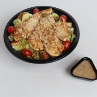 سالاد سزار با مرغ گریل