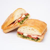 ساندویچ پستو و بوقلمون