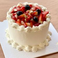 کیک توت فرنگی نارگیل