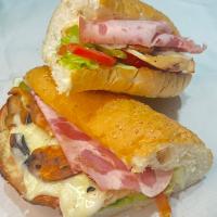 ساندویچ مخلوط ژامبون مرغ و گوشت تنوری