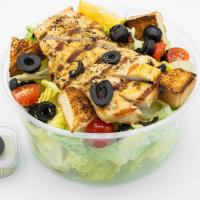 سالاد سزار با سینه مرغ گریل شده