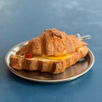 ساندویچ تخم مرغ و پنیر گودا