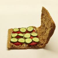 ساندویچ پنیر و گوجه و خیار