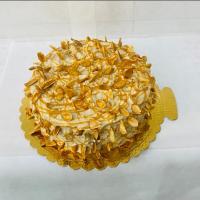 كيك كارامل و بادام