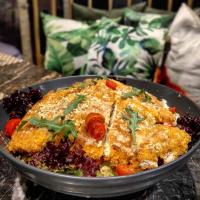 سالاد فرانسوی با سینه مرغ سوخاری