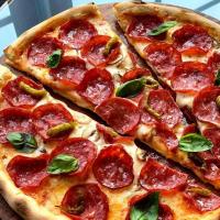 پیتزا پپرونی (ایتالیایی)