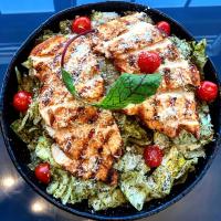 سالاد پستو متوسط با سینه سوخاری