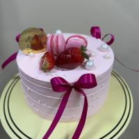 کیک دلبرانه صورتی متوسط