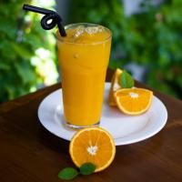 آبمیوه طبیعی پرتقال