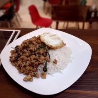 پت گای پائو مرغ