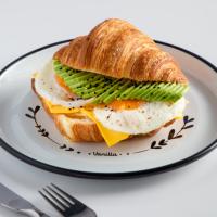 کراسان تخم مرغ و آووکادو