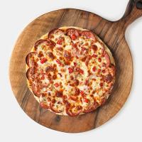 پیتزا سالامی کلاسیک