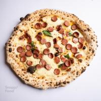 پیتزا سالسیچا ناپولیتن
