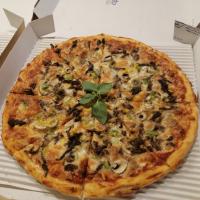 پیتزا سیر و استیک