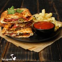 استرامبولی گوشت و پپرونی