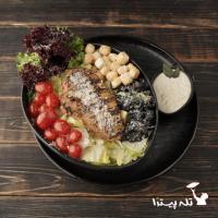 سالاد سزار با مرغ گریل