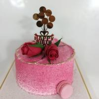 کیک تولد با رز قرمز