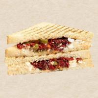 تست پنیر زیتون گوجه خشک