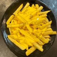 سیب زمینی سرخ کرده با پنیر دیپ