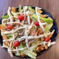 سالاد سزار با مرغ گریل