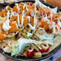 سالاد سزار با مرغ سوخاری