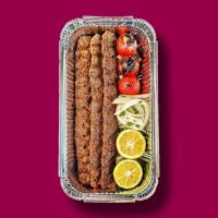  خوراک کباب کوبیده (سه سیخ)