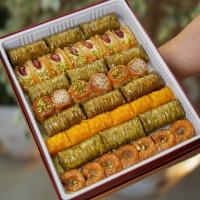 جعبه یئشیل | سوتلی باقلوا ( ۲.۱ کیلوگرم، ۳۸ عدد)
