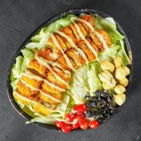 سالاد سزار با مرغ سوخاری