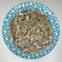 تخمه افتابگردان دور سفید