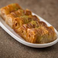 باقلوا شیر عسلی 250 گرمی با مغزه پسته و گردو