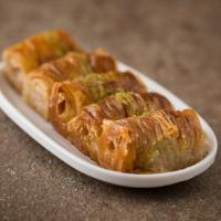 باقلوا شیر عسلی نیم کیلویی با مغزه پسته و گردو