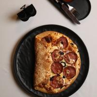 پیتزا کلزونه ایتالیایی