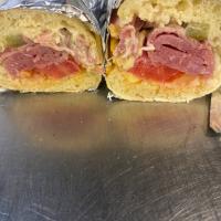 ساندویچ سنتی ژامبون گوشت (با نان بولکی)
