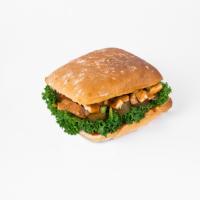 ساندویچ مرغ چیلی رژیمی (با نان خمیر ترش)