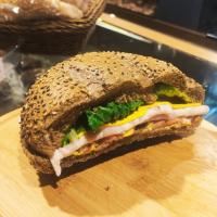 ساندویچ ژامبون مرغ و پنیر گودا (سرد)