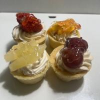 شیرینی تارت میوه ای خامه ای