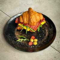 کروسان بیف پستو