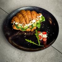 کروسان پنیر و ریحان