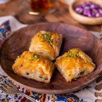 باقلوا شیر عسلی مثلثی