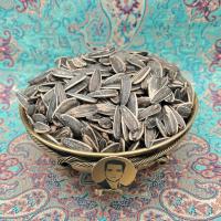 تخمه آفتابگردان دور سفید نمکی