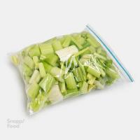 کرفس پاک شده خورد شده