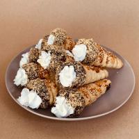 شیرینی قیفی خامه ای