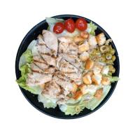 سالاد سزار با فیله مرغ گریل شده