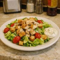 سالاد سزار با فیله مرغ گریل