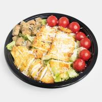 سالاد سزار با فیله مرغ گریل