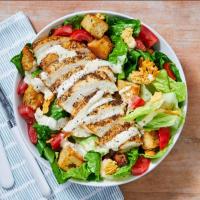 سالاد سزار با فیله مرغ سوخاری