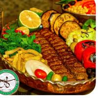 خوراک کباب کوبیده (۲ سیخ)