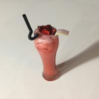 اسموتی کنار استخر