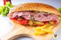 ساندویچ ژامبون گوشت تنوری (نان باگت)