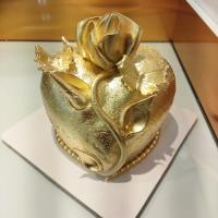 کیک هدیه قلب طلایی
